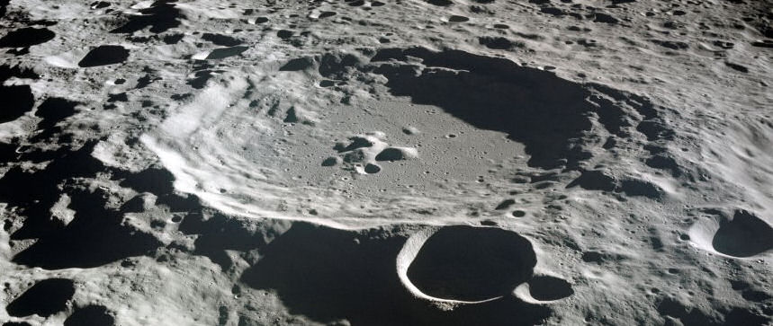 Superficie llena de cráteres de la Luna